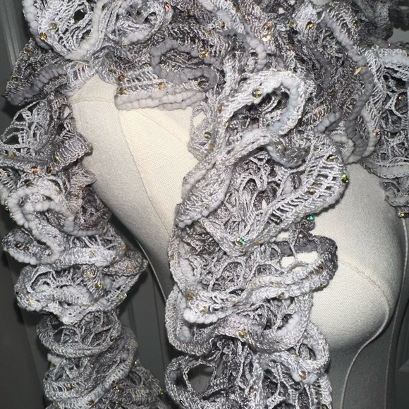 Chic Ruffled Scarf in Gray - Picture 3 of 4